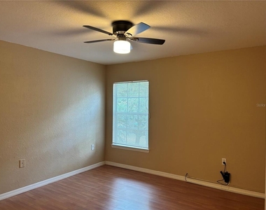 7411 Vista Way - Photo Thumbnail 9