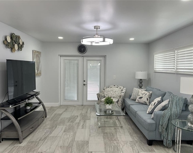 1742 8th Street - Photo Thumbnail 8
