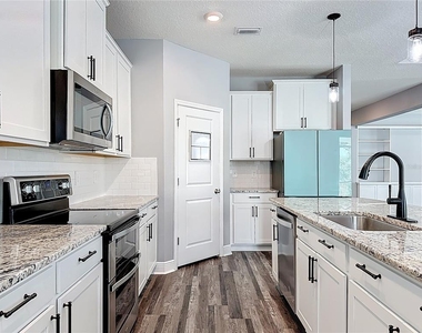 17535 Cantarina Cove - Photo Thumbnail 21