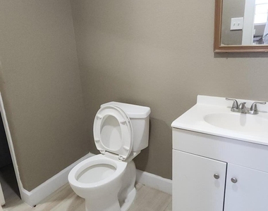 1218 Wyoming Avenue - Photo Thumbnail 4