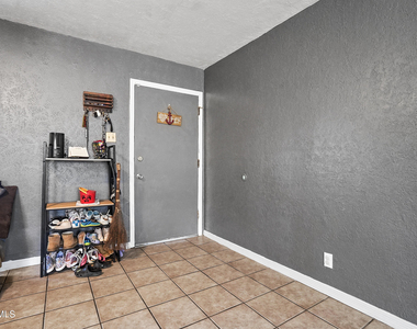 5516 Fairbanks Drive - Photo Thumbnail 4