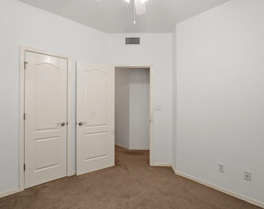 561 Green Village Court - Photo Thumbnail 38