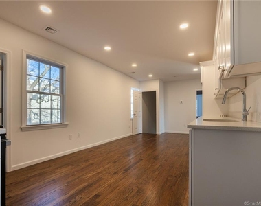 340 Pleasantview Avenue - Photo Thumbnail 3