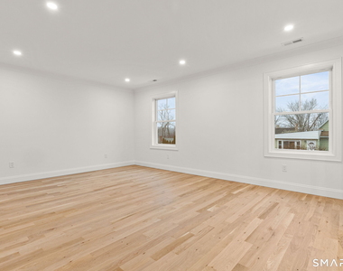 108 New England Avenue - Photo Thumbnail 5
