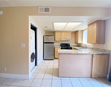 894 Rhinegold Way - Photo Thumbnail 6