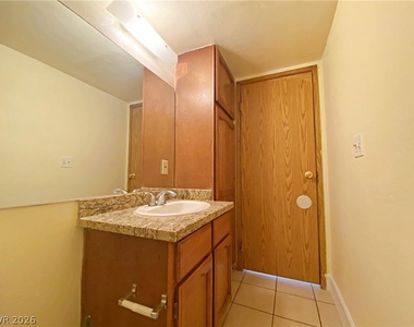 894 Rhinegold Way - Photo Thumbnail 14