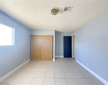 894 Rhinegold Way - Photo Thumbnail 10
