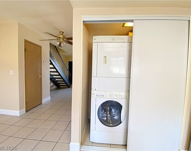 894 Rhinegold Way - Photo Thumbnail 7