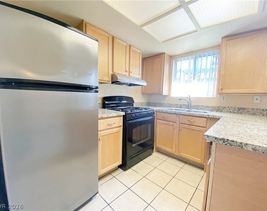 894 Rhinegold Way - Photo Thumbnail 5