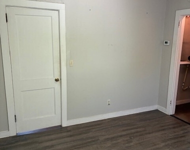 104 W Stable Alley - Photo Thumbnail 8