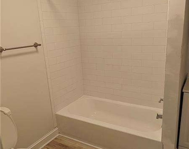 810 Wesleyan Drive - Photo Thumbnail 5