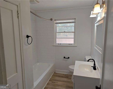 810 Wesleyan Drive - Photo Thumbnail 7