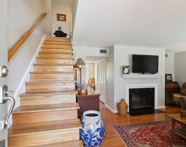 73 La Rue Place Nw - Photo Thumbnail 1