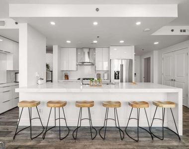 3338 Peachtree Road - Photo Thumbnail 3