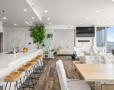 3338 Peachtree Road - Photo Thumbnail 7