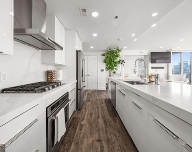 3338 Peachtree Road - Photo Thumbnail 4