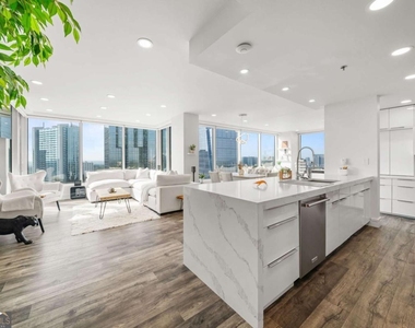 3338 Peachtree Road - Photo Thumbnail 1