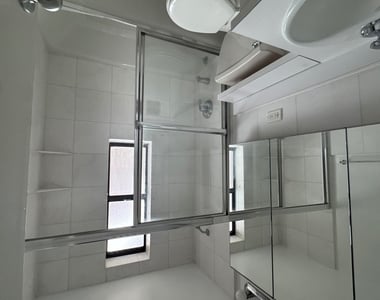 York Avenue - Photo Thumbnail 1