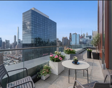 10th Avenue - Photo Thumbnail 17
