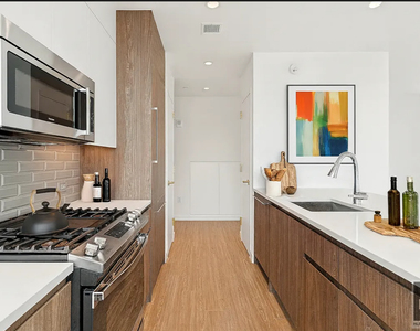 10th Avenue - Photo Thumbnail 5