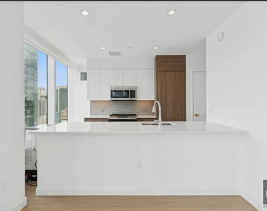 10th Avenue - Photo Thumbnail 4