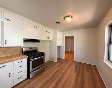 118 Brazos Street - Photo Thumbnail 9
