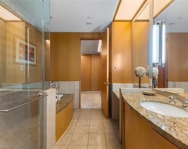 3831 Turtle Creek Boulevard - Photo Thumbnail 18