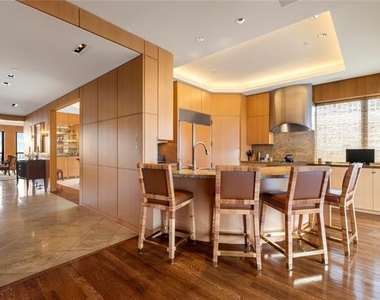 3831 Turtle Creek Boulevard - Photo Thumbnail 7