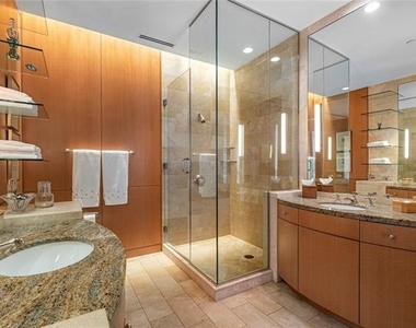 3831 Turtle Creek Boulevard - Photo Thumbnail 32