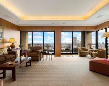 3831 Turtle Creek Boulevard - Photo Thumbnail 2