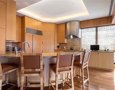 3831 Turtle Creek Boulevard - Photo Thumbnail 8