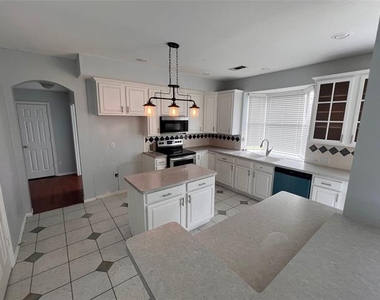 411 Chatham Street - Photo Thumbnail 9