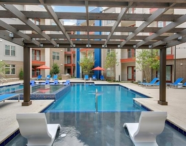 10550 N Central Expressway - Photo Thumbnail 7