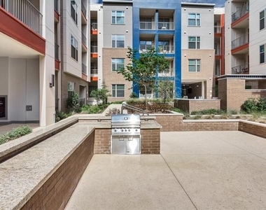 10550 N Central Expressway - Photo Thumbnail 6