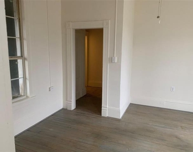 617 W Gandy Street W - Photo Thumbnail 2
