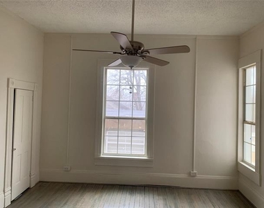 617 W Gandy Street W - Photo Thumbnail 4