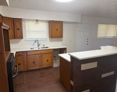 1303 Cypress Drive - Photo Thumbnail 3