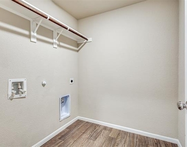 6020 Halton Drive - Photo Thumbnail 22
