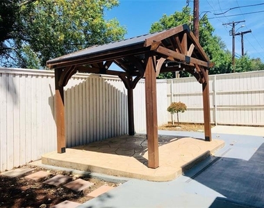 3013 Carolyn Court - Photo Thumbnail 18