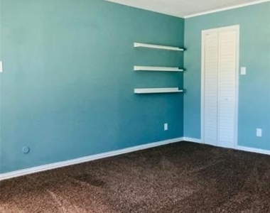 3013 Carolyn Court - Photo Thumbnail 11