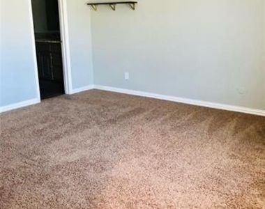 3013 Carolyn Court - Photo Thumbnail 9