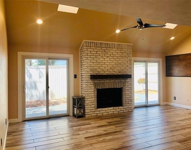 3013 Carolyn Court - Photo Thumbnail 2