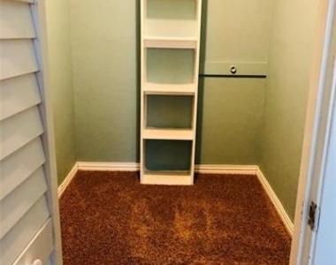 3013 Carolyn Court - Photo Thumbnail 12