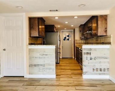 3013 Carolyn Court - Photo Thumbnail 5
