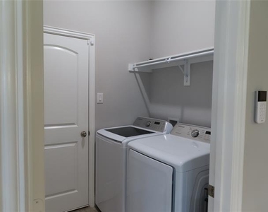426 Oleander Drive - Photo Thumbnail 18