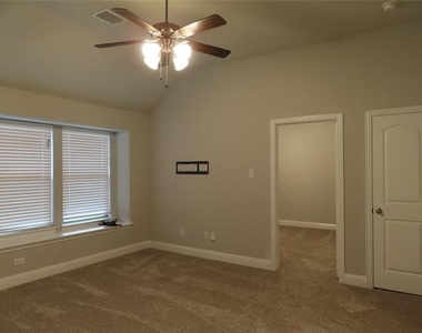 426 Oleander Drive - Photo Thumbnail 14