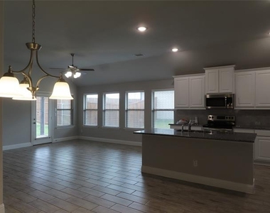 426 Oleander Drive - Photo Thumbnail 6