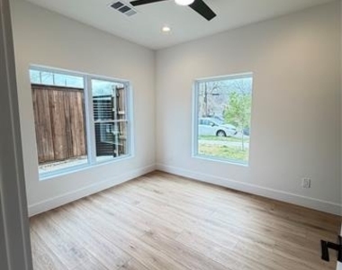 2203 Hondo Avenue - Photo Thumbnail 17
