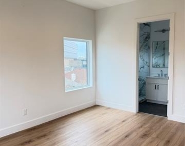 2203 Hondo Avenue - Photo Thumbnail 16