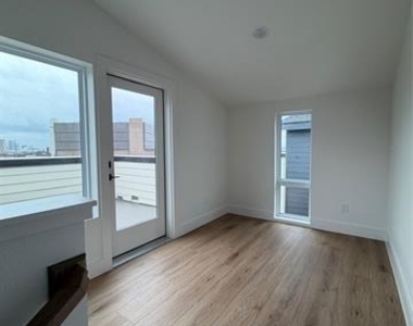 2203 Hondo Avenue - Photo Thumbnail 18